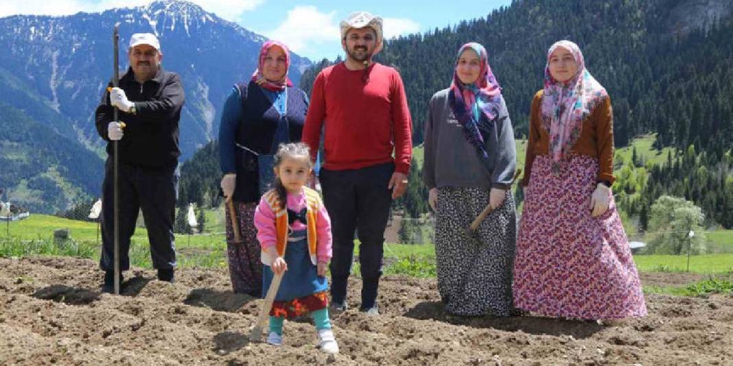 1453 rakımda imece usulü tarım yapıyorlar! 25 hektar insan gücüyle işleniyor 6